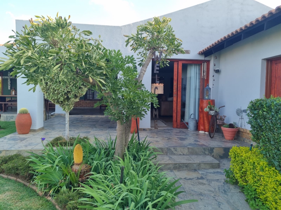 5 Bedroom Property for Sale in Mooinooi North West